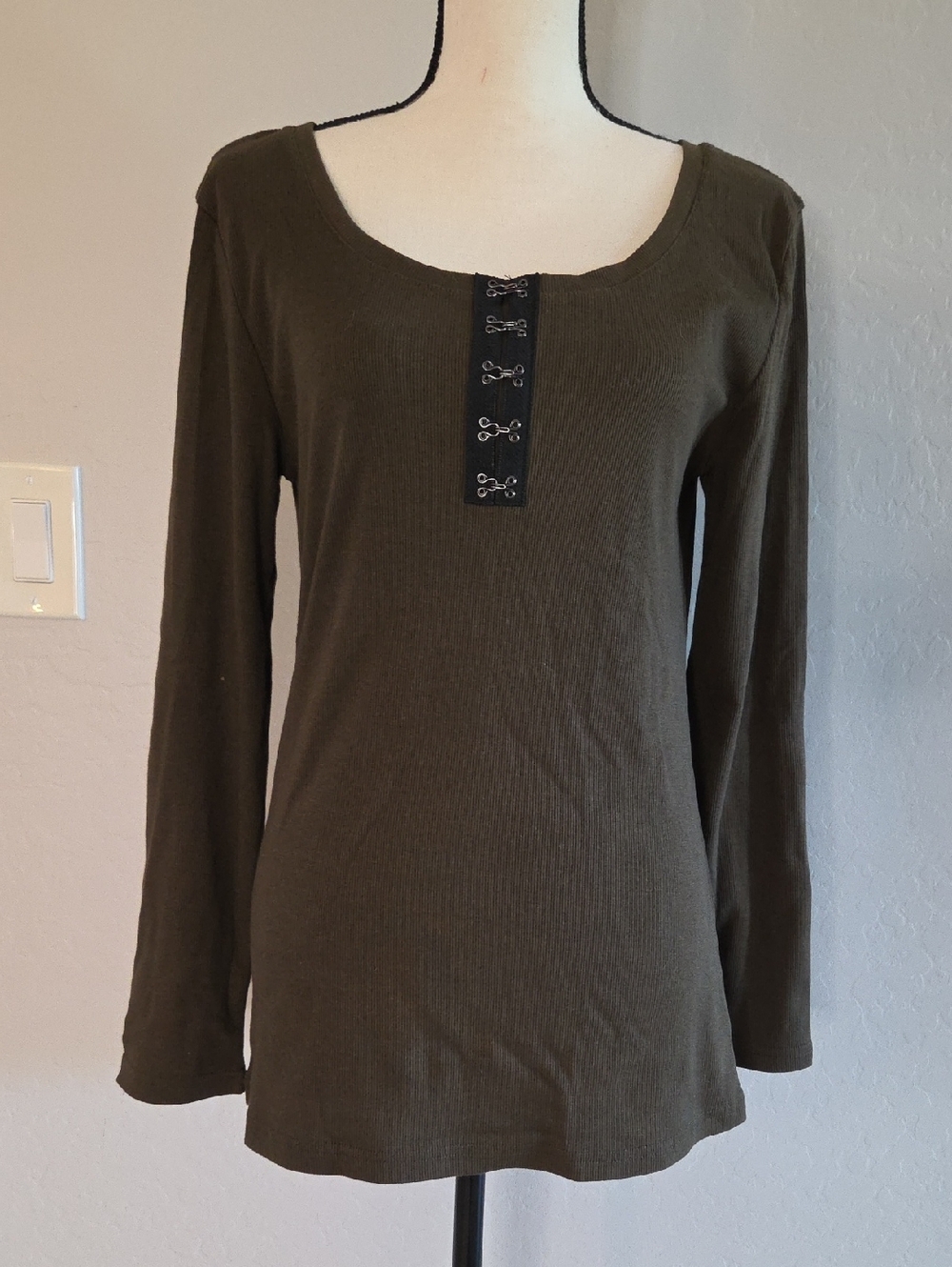 Angie Olive Green Long Sleeve Hook-Placket Ribbed Shirt Size Large NWOT